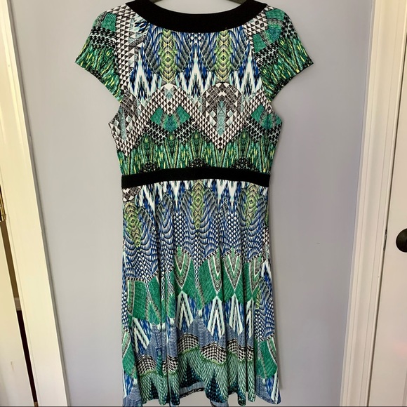 Green & black over-the-knee dress - Picture 5 of 5